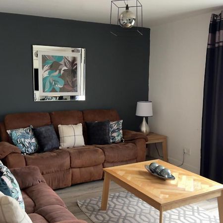 Crown Street Getaway Apartment Ayr Bagian luar foto