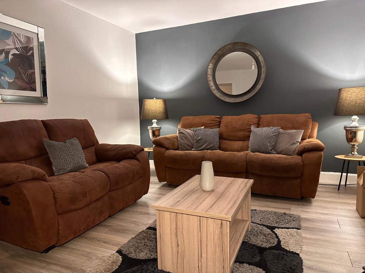 Crown Street Getaway Apartment Ayr Bagian luar foto