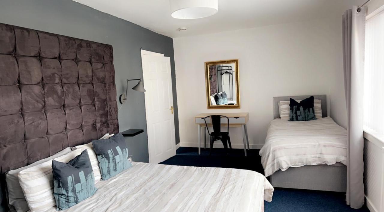 Crown Street Getaway Apartment Ayr Bagian luar foto