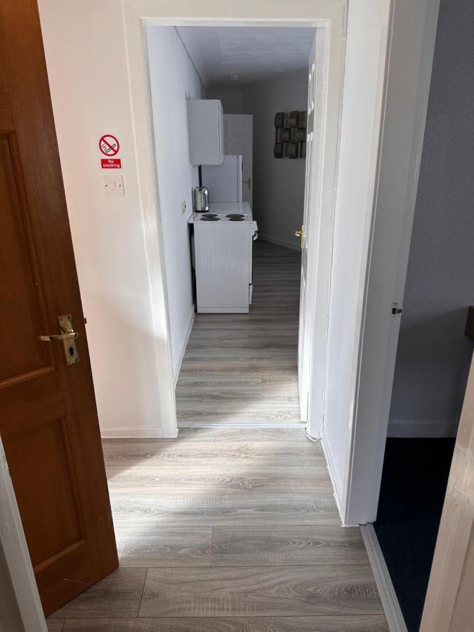 Crown Street Getaway Apartment Ayr Bagian luar foto