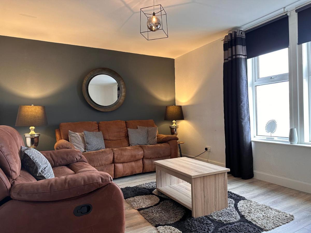 Crown Street Getaway Apartment Ayr Bagian luar foto