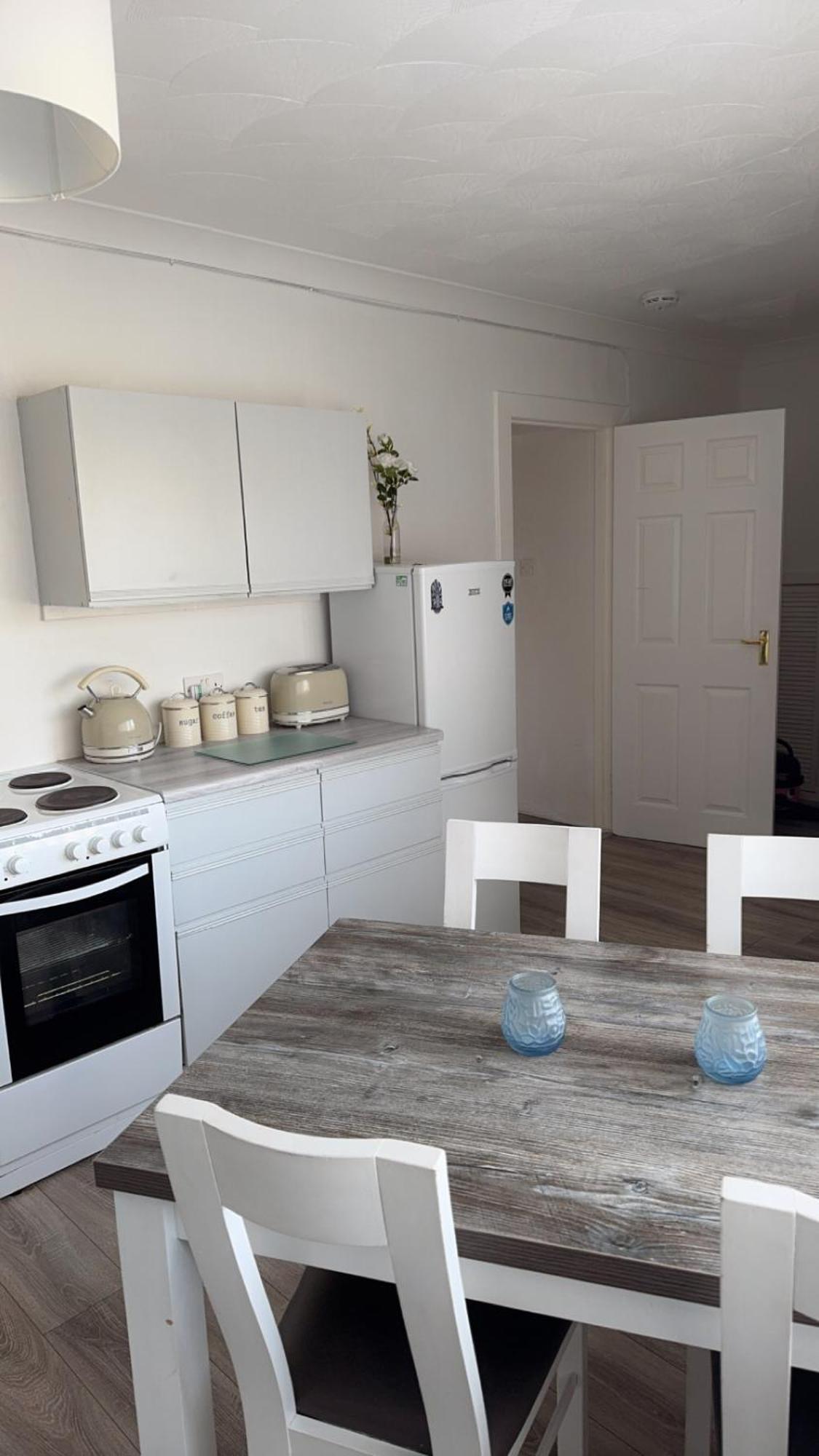 Crown Street Getaway Apartment Ayr Bagian luar foto