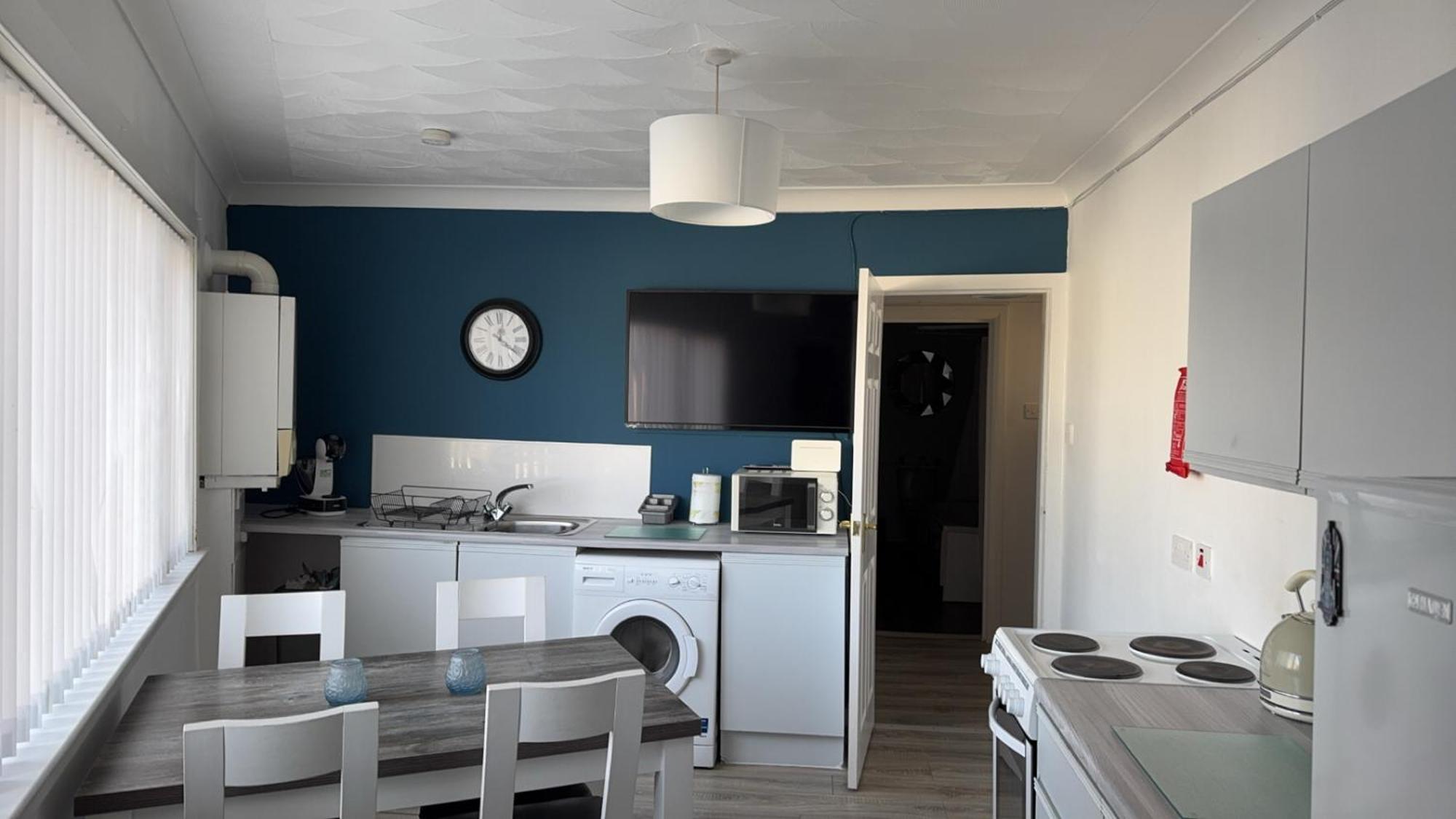 Crown Street Getaway Apartment Ayr Bagian luar foto